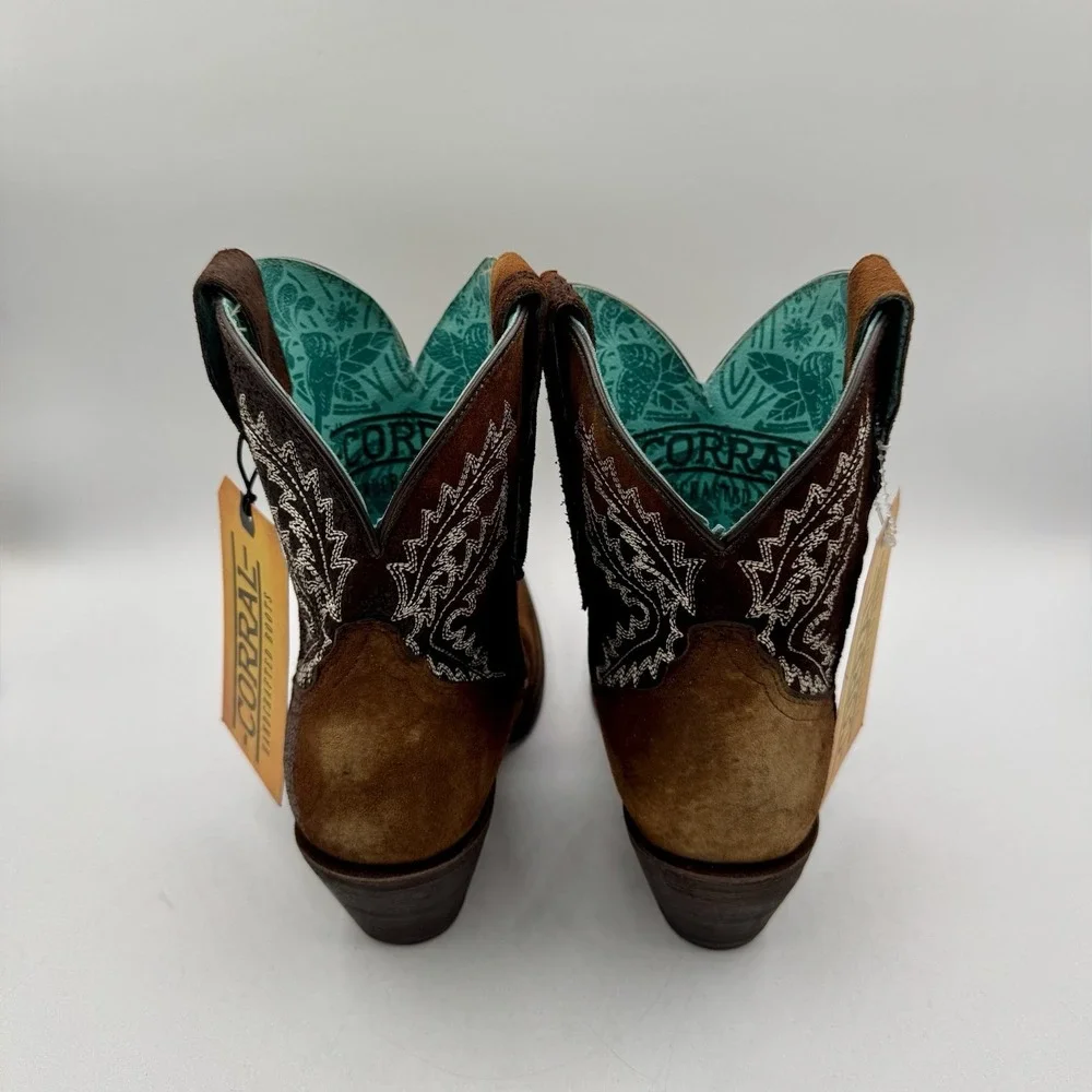 Corral Lamb‎ Embroidery Boots Women's Size 7 Brown Distressed Leather Bootie